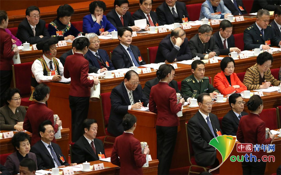 精益求精的兩會服務員 2015年兩會花絮